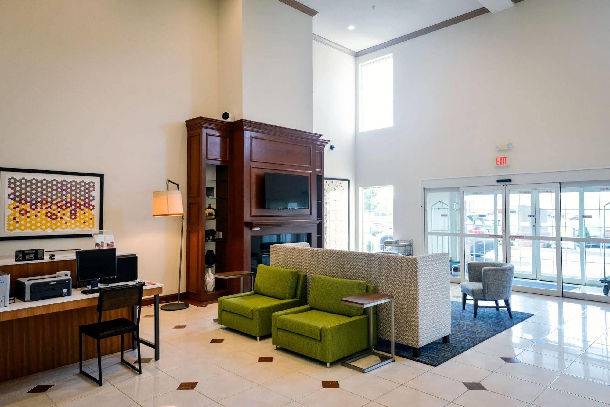 Holiday Inn Express Prince Frederick By Ihg Eksteriør billede