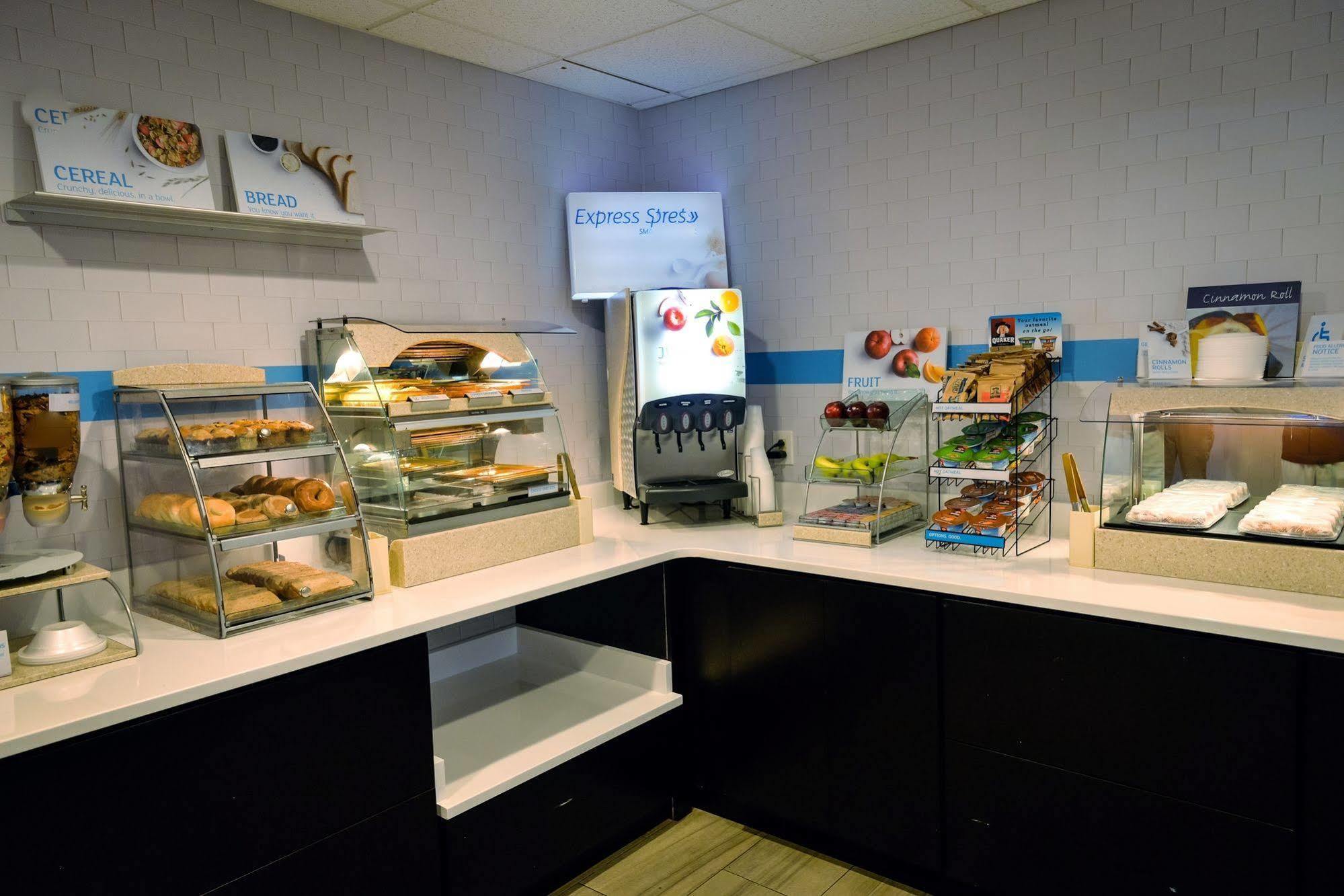 Holiday Inn Express Prince Frederick By Ihg Eksteriør billede